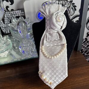 Elegant Silver Tie with Pearl Accents